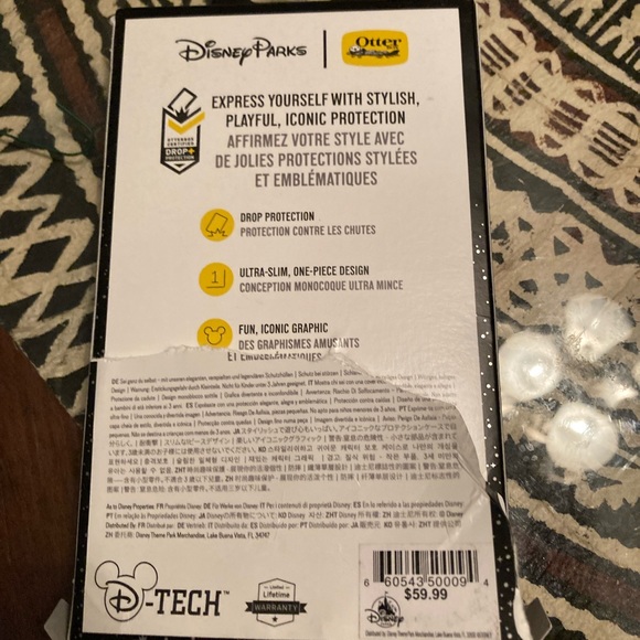 iPhone xS Max Disney Otterbox cover - Picture 3 of 3